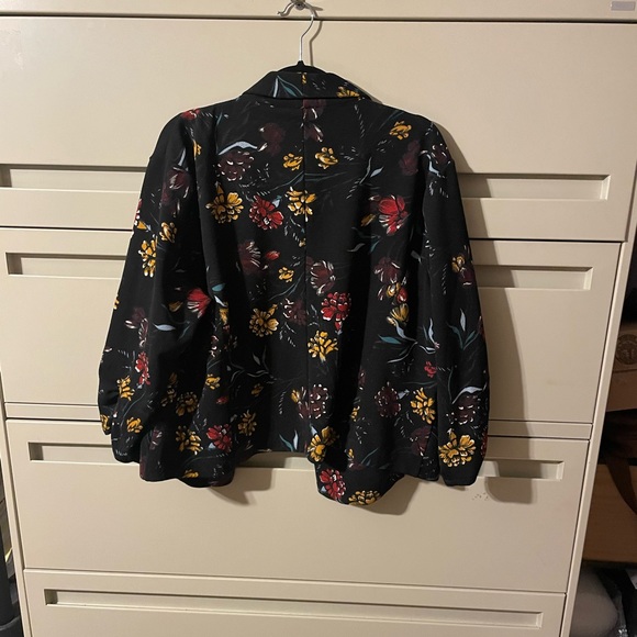 EUC Maurice’s Size 3 Open front Floral Blazer - Picture 2 of 3